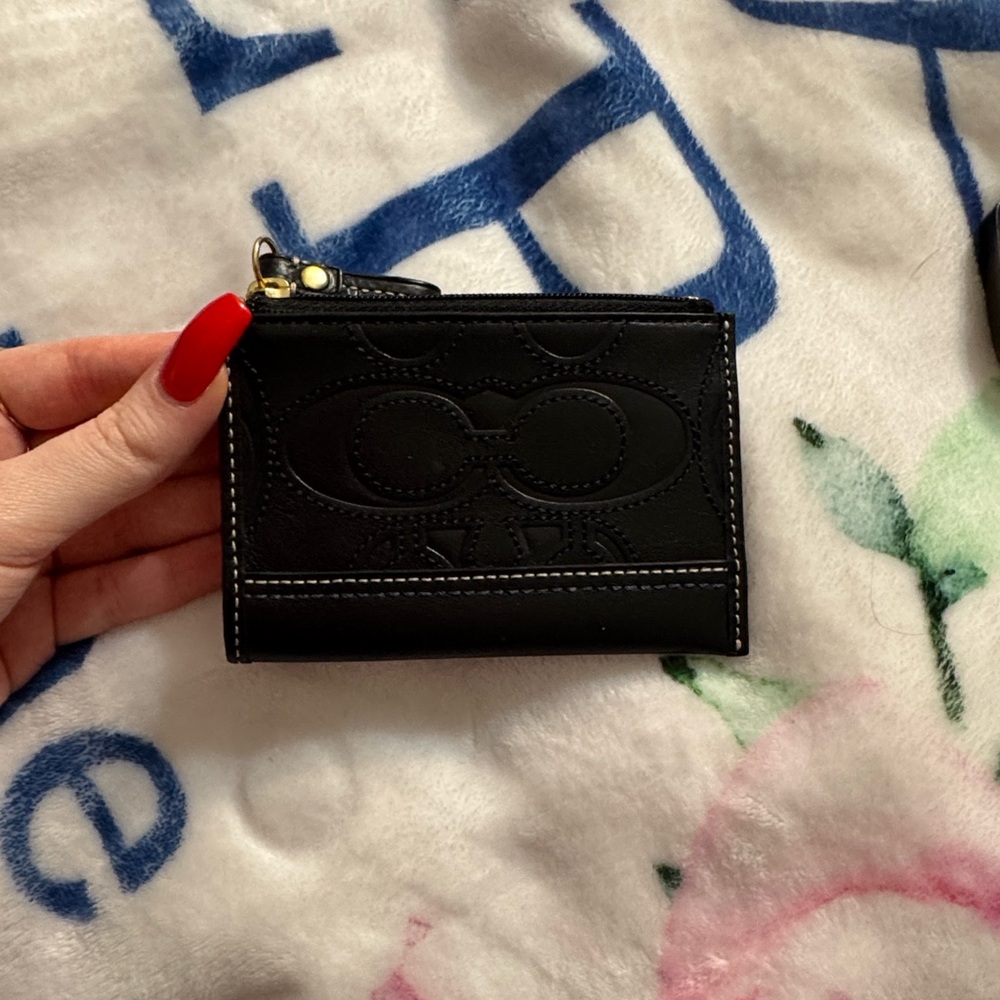 AUTHENTIC VINTAGE Coach Black Leather Zip  Keychain Wallet BRAND NEW
